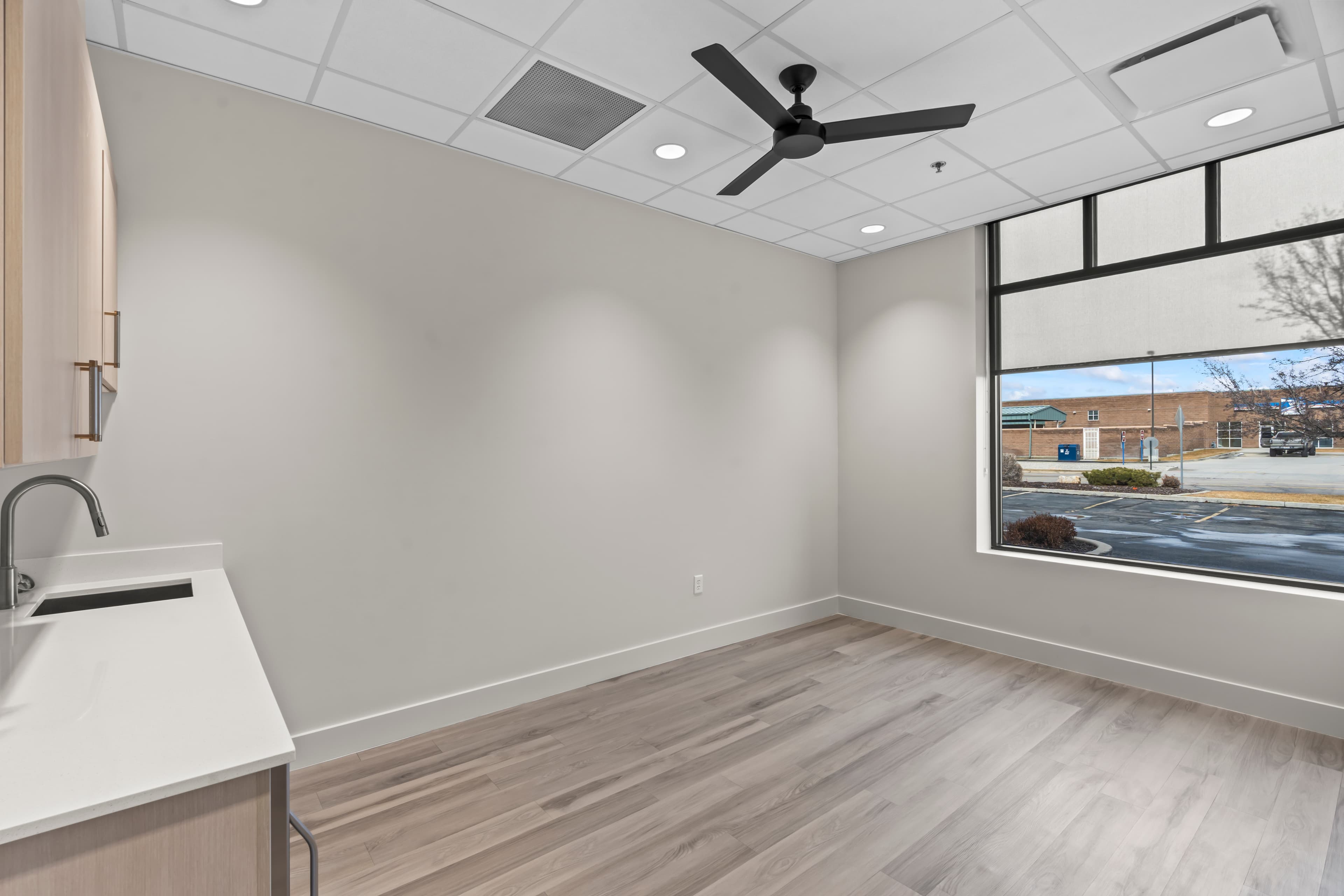 Standard Suite - salon suite for rent in Draper UT